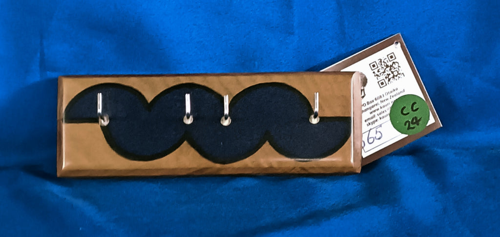 NZ Swamp Kauri Key Hanger CC24