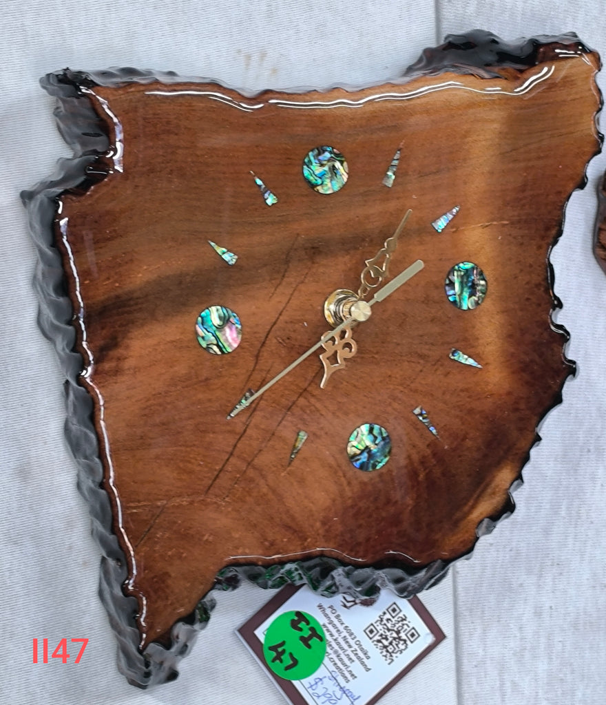 Swamp Kauri Wall Clock Stingray II47