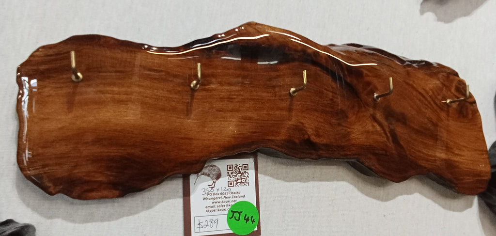 Large swamp kauri key holder jj44